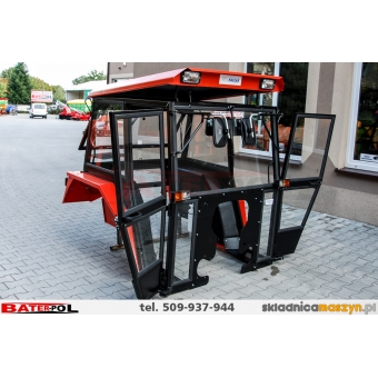 Kabina C-330 NAGLAK metalowe błotniki kanciaste + oświetlenie 